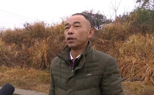 郑小勇：环卫工人跳进冰河勇救落水村民