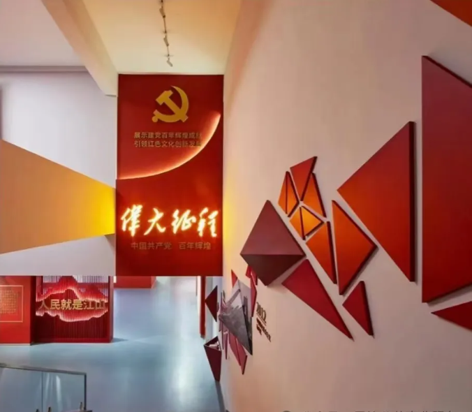 雷锋杂志公共服务中心参观百年辉煌党史馆，研讨在党史学习中赓续中国共产党人精神谱系——雷锋精神